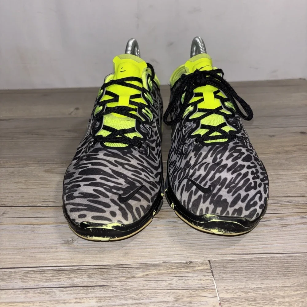 Nike Free TR Connect 2 Women's Sz 8 M Athletic Shoes Sneakers Animal Print